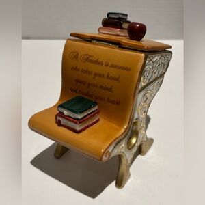 Vintage 2003 Ardleigh Elliott Numbered Music/Trinket Box Title Apple For Teacher